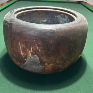 Jarrón japonés de madera con incrustaciones